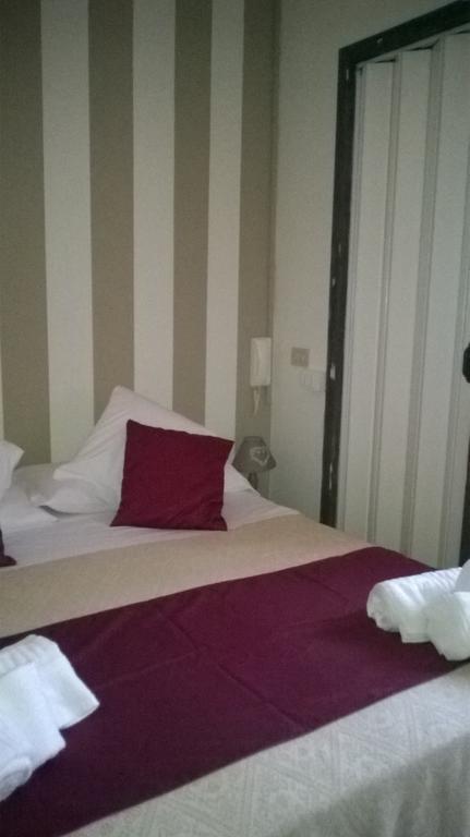 Bed Il Faro Bed & Breakfast Finale Ligure Eksteriør bilde