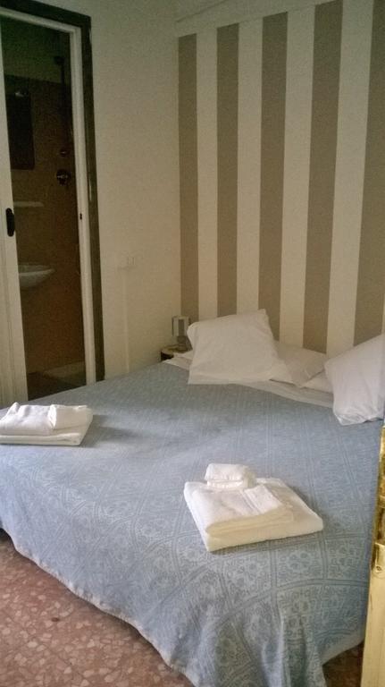 Bed Il Faro Bed & Breakfast Finale Ligure Eksteriør bilde
